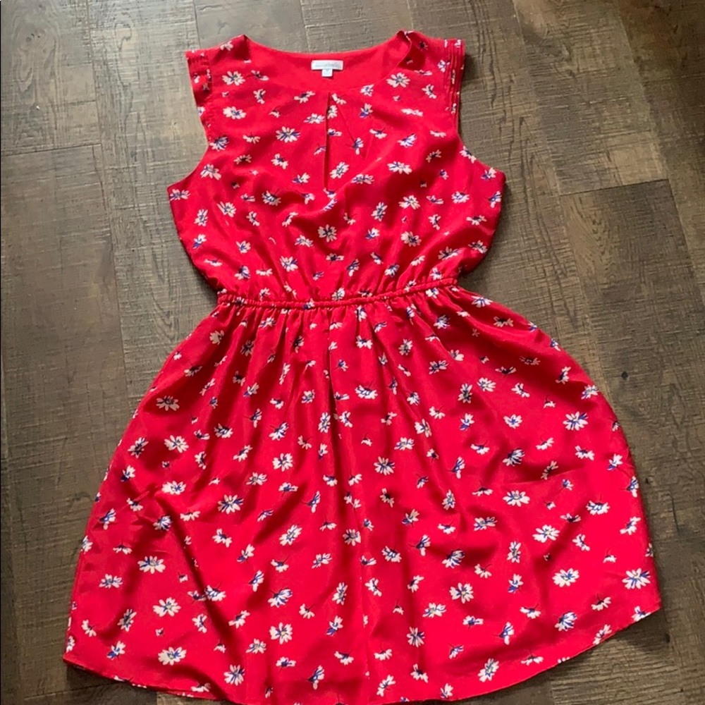 cute red dress!